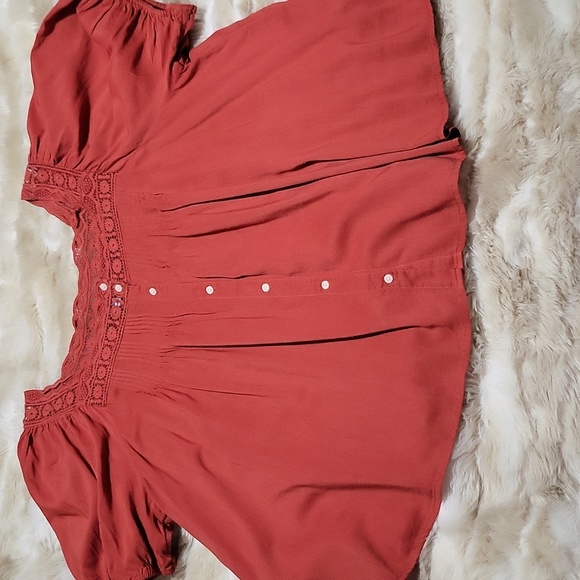 Rust red buttoned peasant top. - Picture 2 of 8